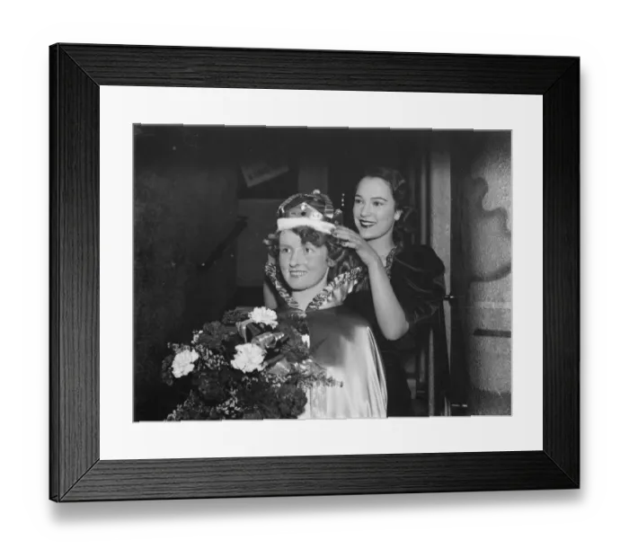 Framed Print : Sidcups Beauty Queen being crowned by film star June Duprez. 9 December 1936 Framed Print : Sidcups Beauty Queen being crowned by film star June Duprez. 9 December 1936