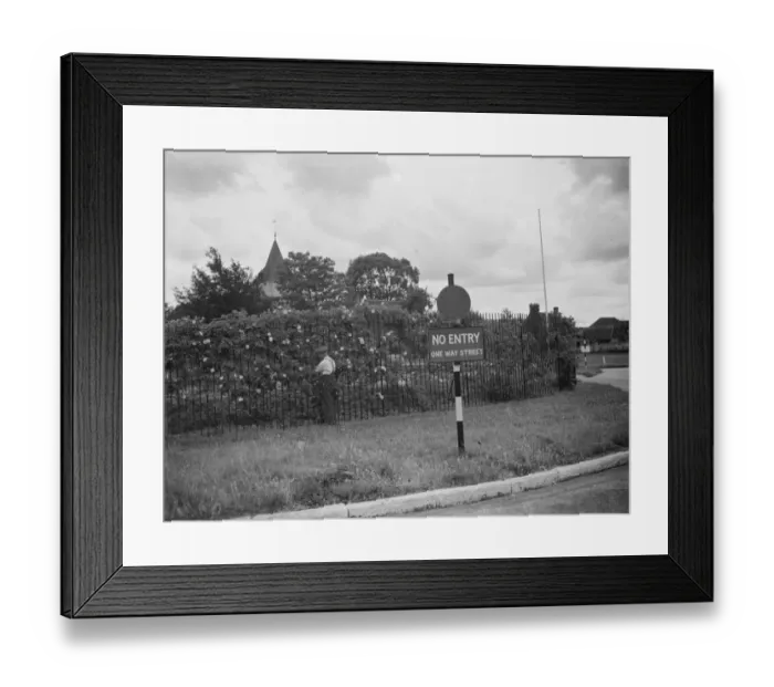 Framed Print : The pond roundabout in Otford. 1938 Framed Print : The pond roundabout in Otford. 1938