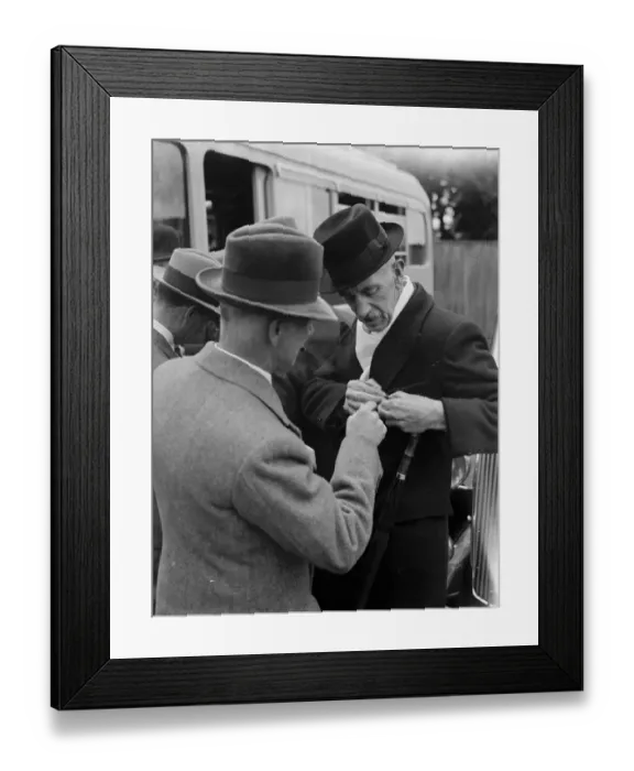 Framed Print : Reserves 2 West Kent Regiment leave for Shorncliffe. 26 May 1937 Framed Print : Reserves 2 West Kent Regiment leave for Shorncliffe. 26 May 1937