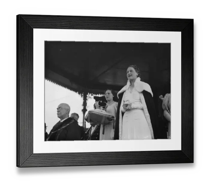 Framed Print : The Dartford Carnival Queen crowning stood next to the Mayor of Dartford. 1938 Framed Print : The Dartford Carnival Queen crowning stood next to the Mayor of Dartford. 1938