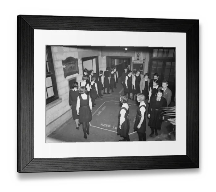 Framed Print : School children learn traffic regulations at a school in Swanscombe, Kent Framed Print : School children learn traffic regulations at a school in Swanscombe, Kent