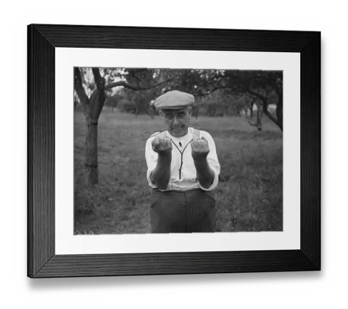 Framed Print : Mrs Searles, North Cray water diviner. 1935