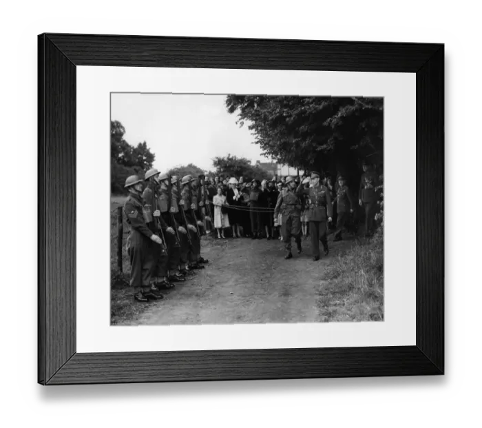 Framed Print : King George VI visited many searchlight units, listening posts and gun emplacements Framed Print : King George VI visited many searchlight units, listening posts and gun emplacements
