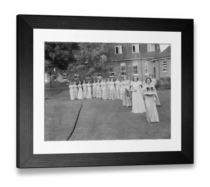 Framed Print : The Dartford Carnival Queen and her attendees. 1939
