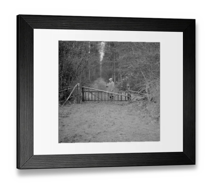 Framed Print : The gates to Preston Hill Farm Estate, Kent. 1938 Framed Print : The gates to Preston Hill Farm Estate, Kent. 1938