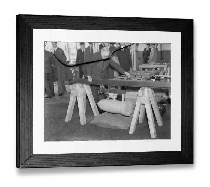 Framed Print : Sir Howard Kingsley Wood the Secretary of State for Air visiting the Vickers factory Framed Print : Sir Howard Kingsley Wood the Secretary of State for Air visiting the Vickers factory