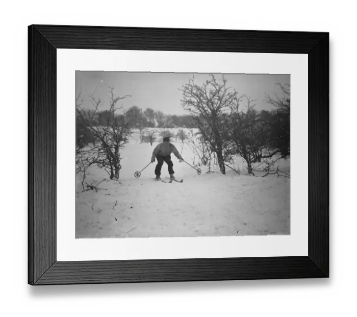 Framed Print : Skiing on Eynsford Hills in Eynsford, Kent. 1938 Framed Print : Skiing on Eynsford Hills in Eynsford, Kent. 1938