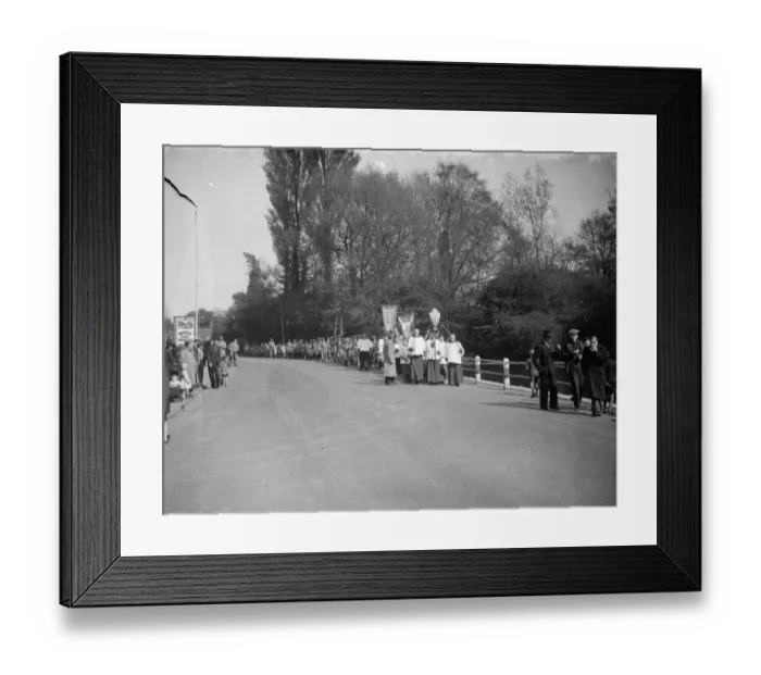 Framed Print : Choir boys in procession during the Palm Sunday celebrations at Orpington, Kent
