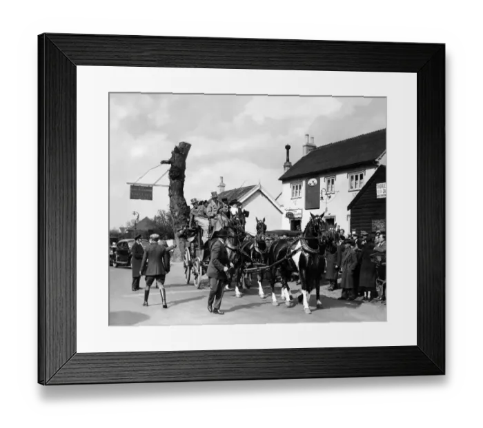Framed Print : The Three Black Birds Inn Bexley Horse and carriage Stage Coach Framed Print : The Three Black Birds Inn Bexley Horse and carriage Stage Coach