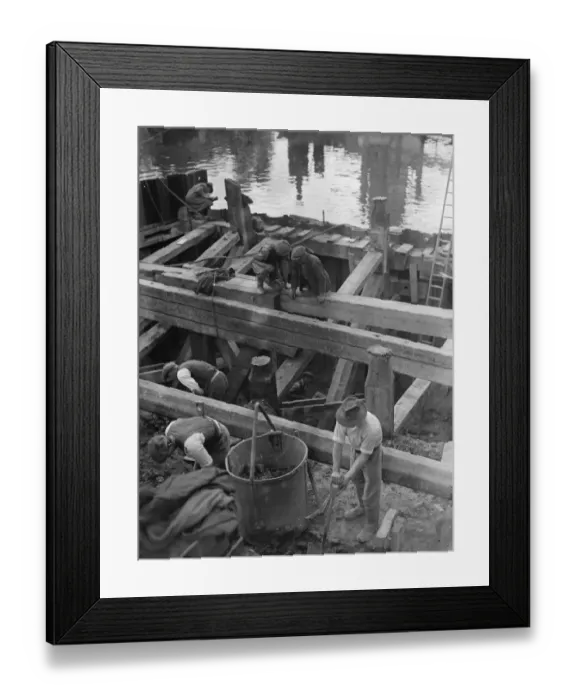Framed Print : Work being done on the Allington lock on the Medway River at Allington, Kent Framed Print : Work being done on the Allington lock on the Medway River at Allington, Kent
