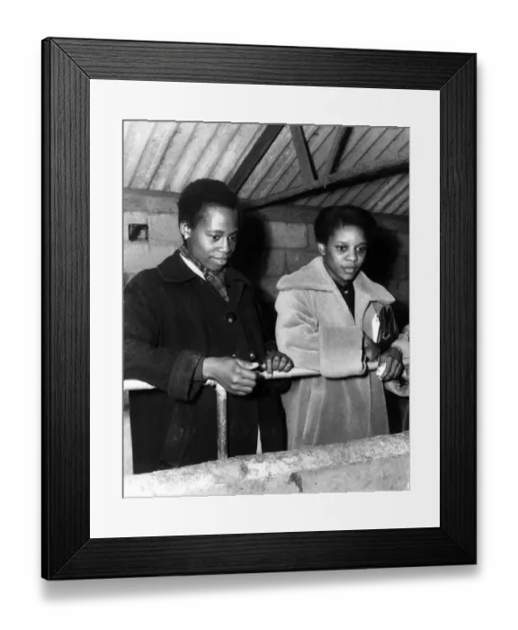 Framed Print : Overseas visitors, Mrs D Awokoya and Miss A Osobase, at the Kent Farm Institute