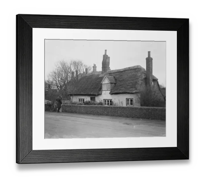 Framed Print : A thatched cottage in Lydd, Kent. 1939 Framed Print : A thatched cottage in Lydd, Kent. 1939