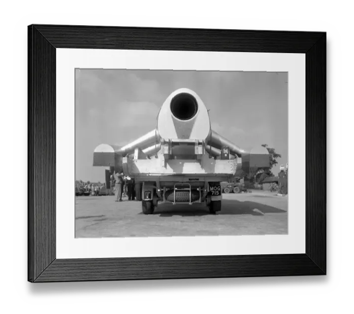 Framed Print : New Malden, Surrey: A view of John Cobb, with his revolutionary speedboat Crusader Framed Print : New Malden, Surrey: A view of John Cobb, with his revolutionary speedboat Crusader