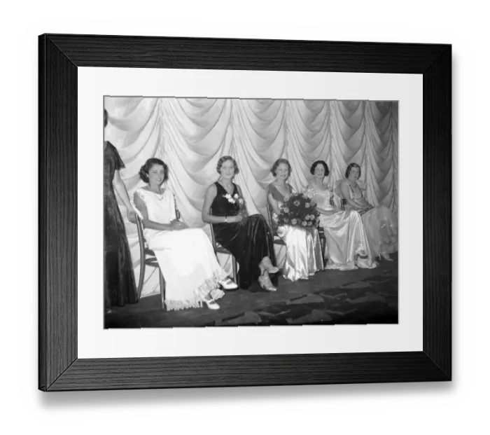 Framed Print : Dodo Watts judging at Eltham Carnival, Kent. 1934 Framed Print : Dodo Watts judging at Eltham Carnival, Kent. 1934