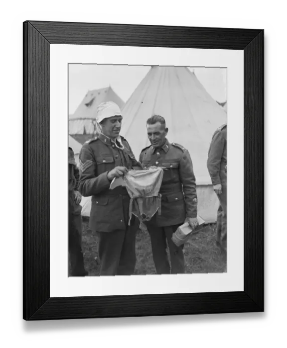 Framed Print : Territorial Army recruits at camp in Lympne, Kent. General inspection Framed Print : Territorial Army recruits at camp in Lympne, Kent. General inspection
