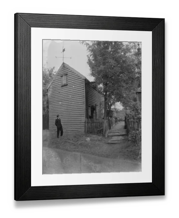 Framed Print : A wooden cottage in Chislehurst, Kent. 1939 Framed Print : A wooden cottage in Chislehurst, Kent. 1939