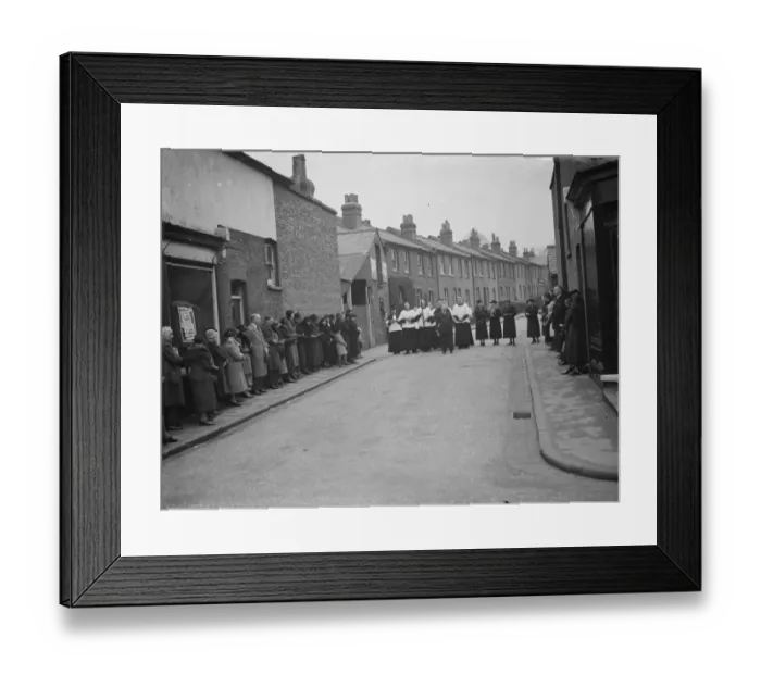 Framed Print : The open - air Good Friday service in Chislehurst, Kent. 1938 Framed Print : The open - air Good Friday service in Chislehurst, Kent. 1938