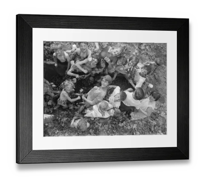 Framed Print : Children help hop picking. 1935 Framed Print : Children help hop picking. 1935