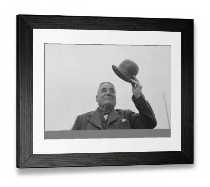 Framed Print : Mr Charlie Hever wearing a tar painted bowler hat in Eynsford, Kent Framed Print : Mr Charlie Hever wearing a tar painted bowler hat in Eynsford, Kent