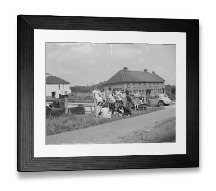 Framed Print : Girls watching the fire at the paper mills in St Mary Cray, Kent Framed Print : Girls watching the fire at the paper mills in St Mary Cray, Kent