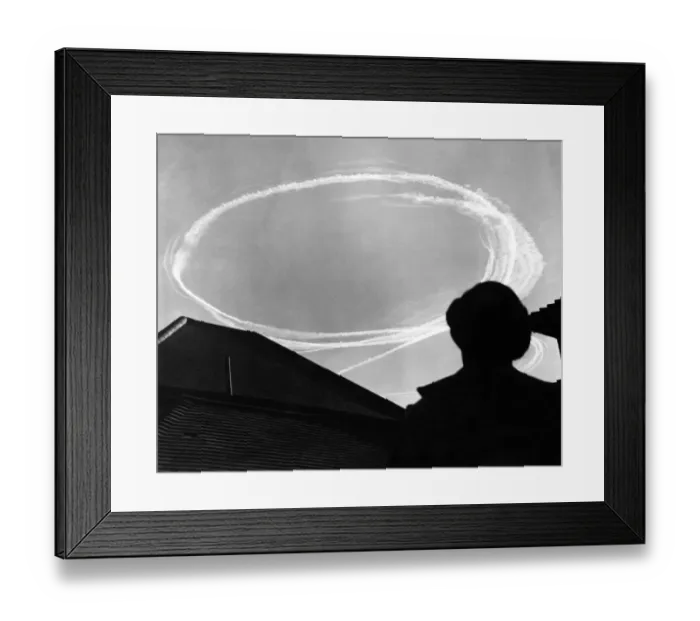 Framed Print : Vapour trails over Sidcup suggest a dogfight - aerial combat between fighter aircraft Framed Print : Vapour trails over Sidcup suggest a dogfight - aerial combat between fighter aircraft