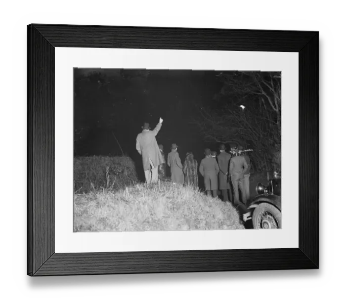 Framed Print : Ghost hunters go in search of the Meopham ghost. 10 March 1936 Framed Print : Ghost hunters go in search of the Meopham ghost. 10 March 1936