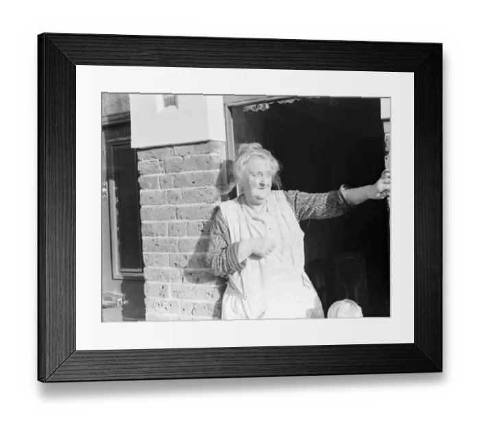 Framed Print : Mrs Duncan of Bromley, Kent. 1938 Framed Print : Mrs Duncan of Bromley, Kent. 1938