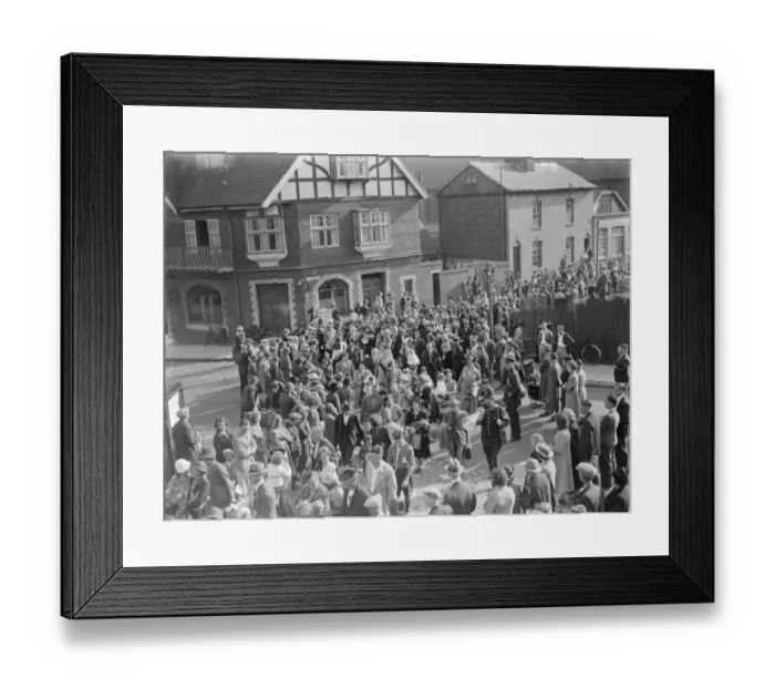 Framed Print : In response to the dangers of war the British government launched a scheme to evacuate Framed Print : In response to the dangers of war the British government launched a scheme to evacuate