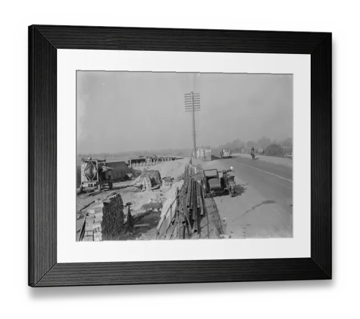 Framed Print : Building work being carried out for the widening of the Maidstone Bridge over