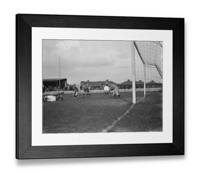 Framed Print : Football match between Dartford and Tunbridge Wells Rangers. Goal mouth action