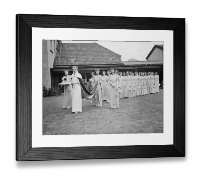 Framed Print : The Dartford Carnival Queen with her attendees. 1938 Framed Print : The Dartford Carnival Queen with her attendees. 1938