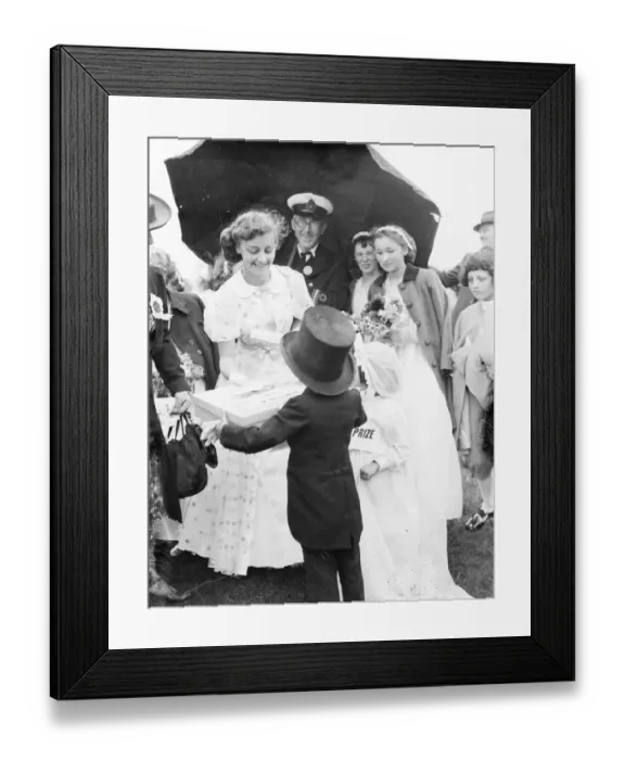 Framed Print : The Bexleyheath Gala Queen, Miss Dorothy Gardner, being handed a gift by a young Framed Print : The Bexleyheath Gala Queen, Miss Dorothy Gardner, being handed a gift by a young