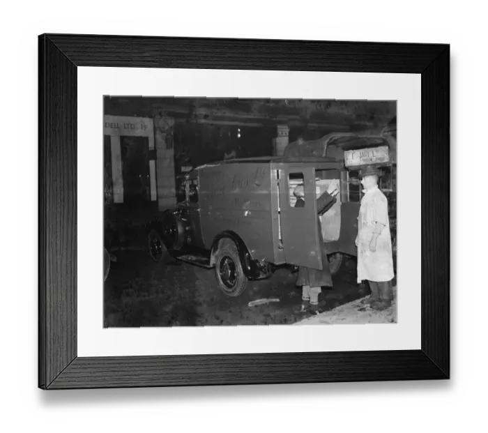 Framed Print : A Bedford truck belonging to Pearce Bros Ltd, the fishmongers and poulterers from Sidcup Framed Print : A Bedford truck belonging to Pearce Bros Ltd, the fishmongers and poulterers from Sidcup
