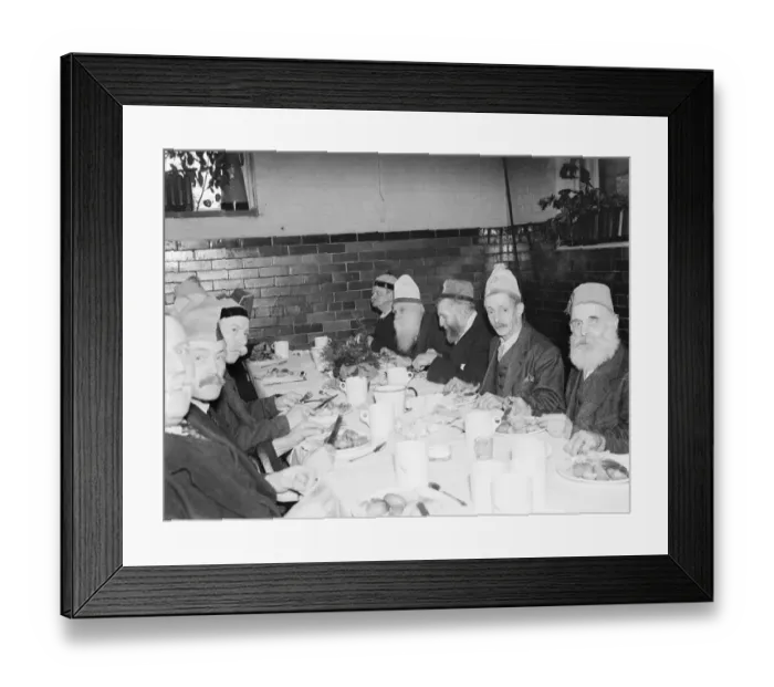 Framed Print : Christmas dinner at the Old Mens Institue in Farnborough, Kent. 1936