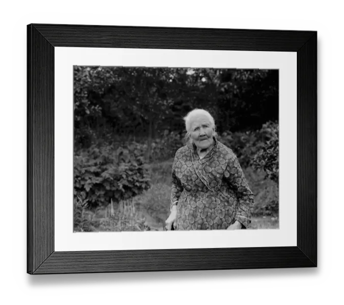Framed Print : Mrs Matilda Jefferies of Chelsfield, Kent. 1936
