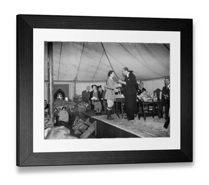 Framed Print : The Swanley horticultural college speech day. Earl of Feversham presents a plate