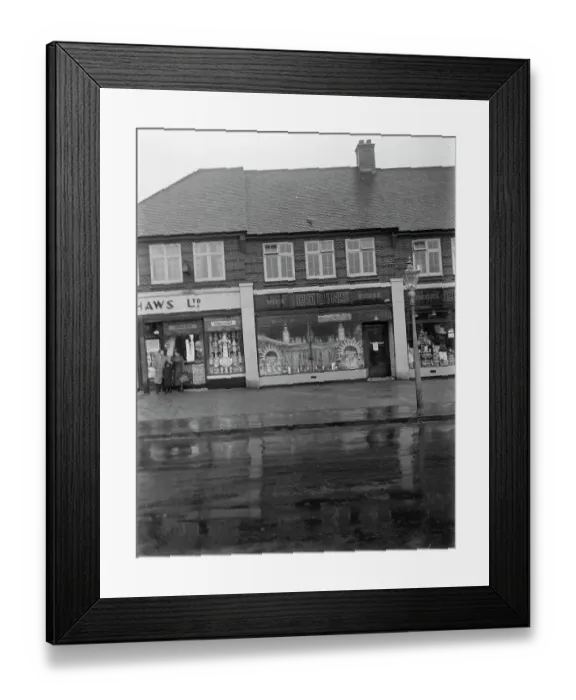 Framed Print : Robins store on Marechal Niel Parade in Sidcup, Kent. 1937