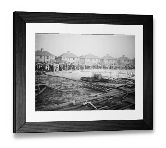 Framed Print : Crowds turn out to watch the timber fire at Welling in Kent. 1938 Framed Print : Crowds turn out to watch the timber fire at Welling in Kent. 1938