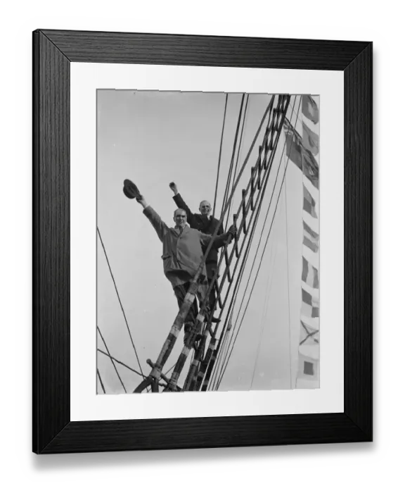 Framed Print : Old salts visit the Cutty Sark in Greenhithe, Kent. Captain R J Woodget and Captain Framed Print : Old salts visit the Cutty Sark in Greenhithe, Kent. Captain R J Woodget and Captain