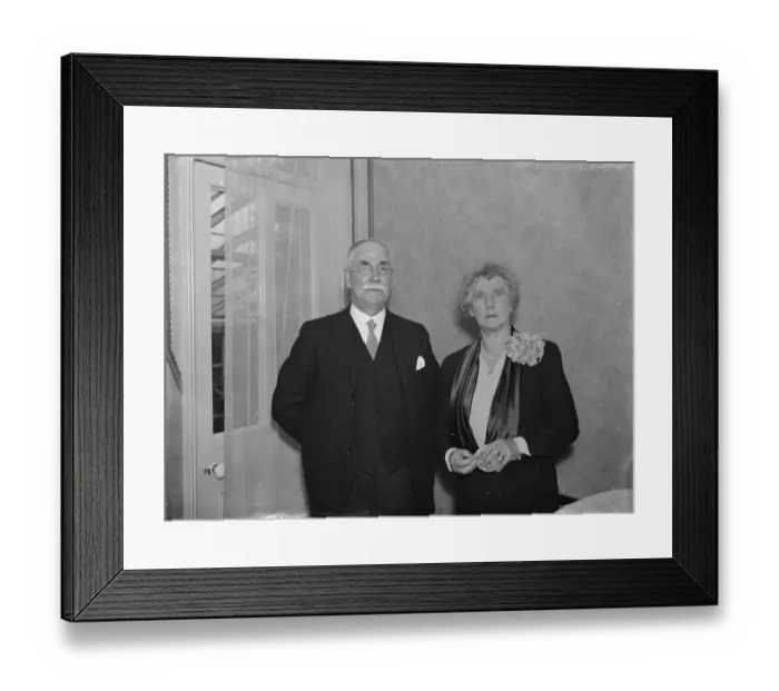 Framed Print : Mr and Mrs Ward, the new Mayor and Mayoress of Dartford in Kent 1937 Framed Print : Mr and Mrs Ward, the new Mayor and Mayoress of Dartford in Kent 1937