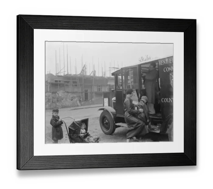 Framed Print : Temporary library from the Kent Education Committee in Chislehurst. 1938 Framed Print : Temporary library from the Kent Education Committee in Chislehurst. 1938