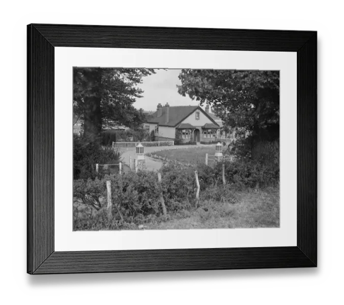 Framed Print : A cottage on Sandy Lane in the Cray Valley, Kent. 1938