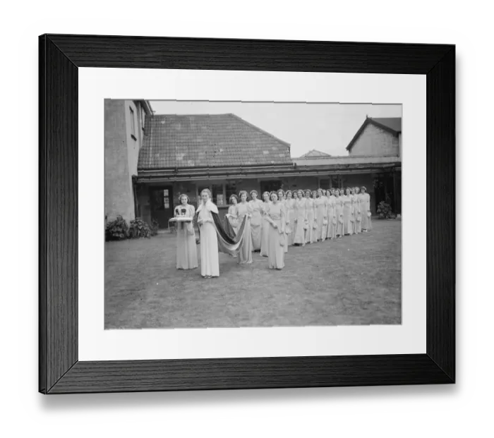 Framed Print : The Dartford Carnival Queen with her attendees. 1938 Framed Print : The Dartford Carnival Queen with her attendees. 1938