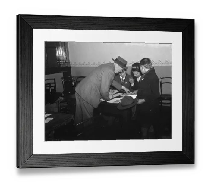 Framed Print : Scouts helping out with the ARP ( Air Raid Precautions ) in Crayford, Kent