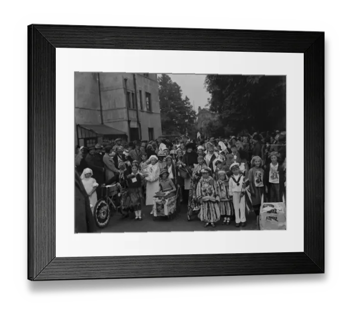 Framed Print : The Coronation Carnival through the street of Stone, Kent, to celebrate the coronation Framed Print : The Coronation Carnival through the street of Stone, Kent, to celebrate the coronation