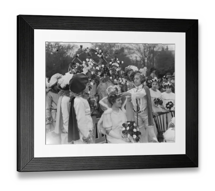 Framed Print : The crowning of Chislehursts May Queen. 1937