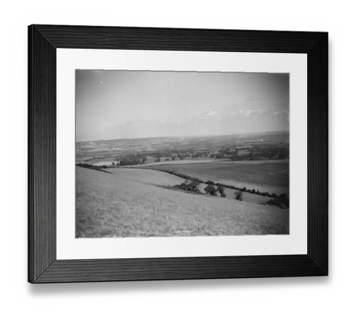 Framed Print : The Medway Valley seen from the Vigo Hills in Kent. 1939