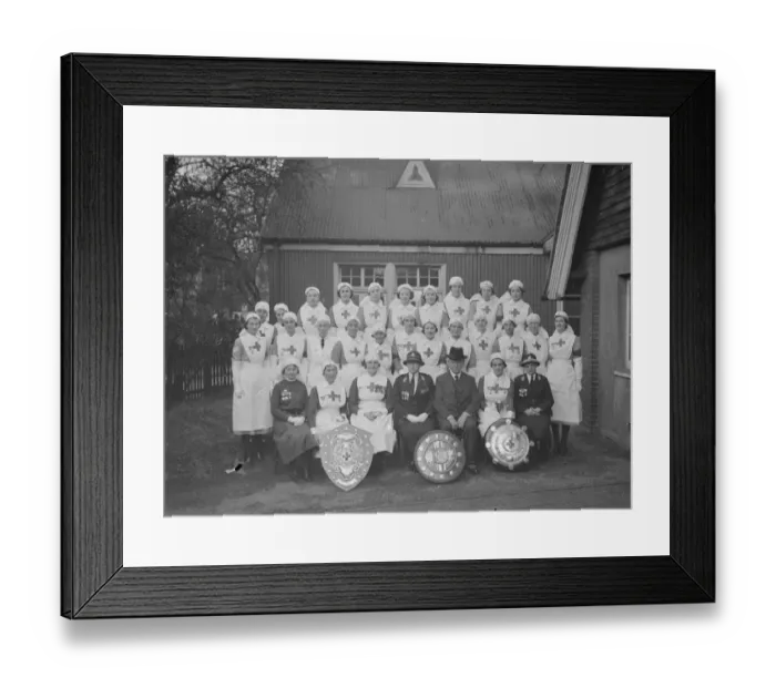 Framed Print : Presentations at the Kent branch of the Red Cross VAD ( voluntary aid detachment Framed Print : Presentations at the Kent branch of the Red Cross VAD ( voluntary aid detachment