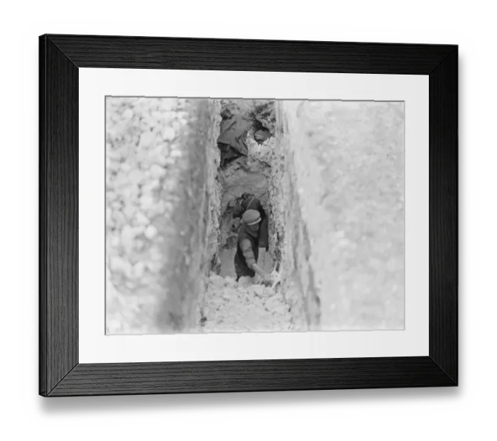 Framed Print : A worker digging a trench as part of the new sewers being built in Farningham, Kent Framed Print : A worker digging a trench as part of the new sewers being built in Farningham, Kent