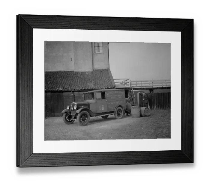 Framed Print : A delivery of beer barrels at the Long Reach Tavern, Dartford, Kent